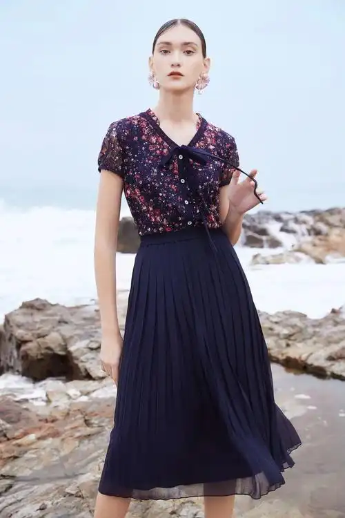 声雨竹新乡新玛特商场一楼专柜特卖酬宾活动