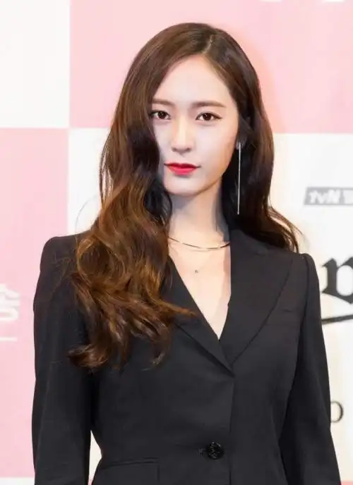 靠颜值拯救世界的郑秀晶高冷美艳不可方物有没有美到你