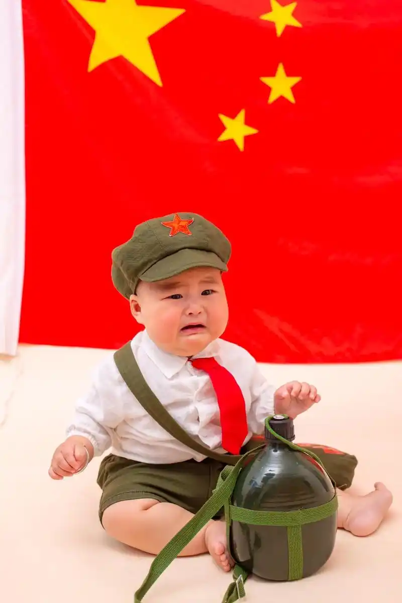 胖胖的小红军有点拍累了哭哭