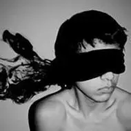 男生蒙眼头像图片大全