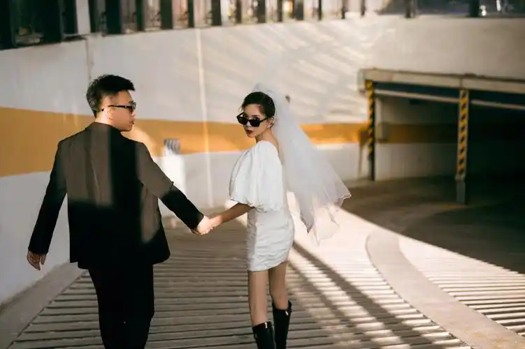 不一样的街拍婚纱照纪实自然才好看