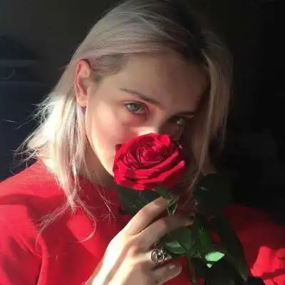 红色头像女生版可爱 2021新图片微信红色系头像