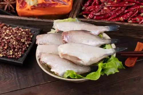 老粗碗里的重庆老火锅菜品冰鲜耗儿鱼