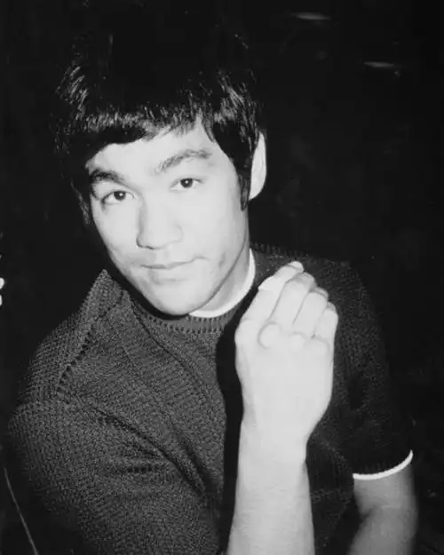 你收藏过哪些李小龙的经典照片? - 知乎