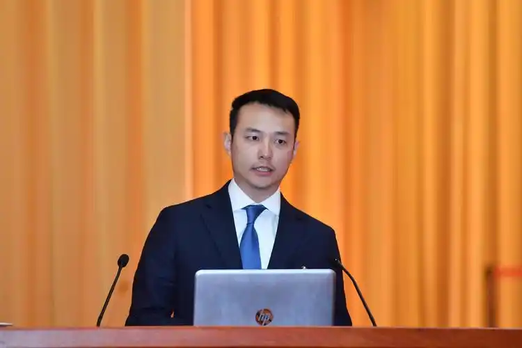 霍启文委员代表广州市政协香港地区委员发言