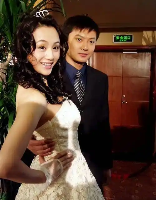 曹颖近照,49岁还这么凹凸有致!她的知名度为什么越来越低?