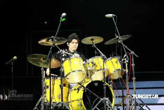图文周杰伦巡演香港站打架子鼓