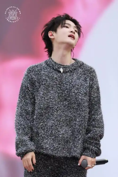 周震南舞台状态很巅峰##周震南照片