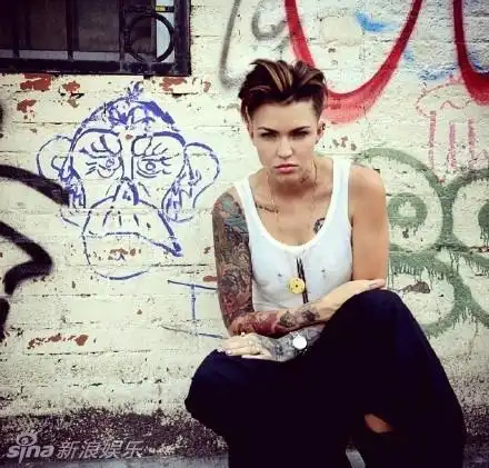 澳出柜女星鲁比洛斯私照曝光 网友赞"帅炸"(组图)