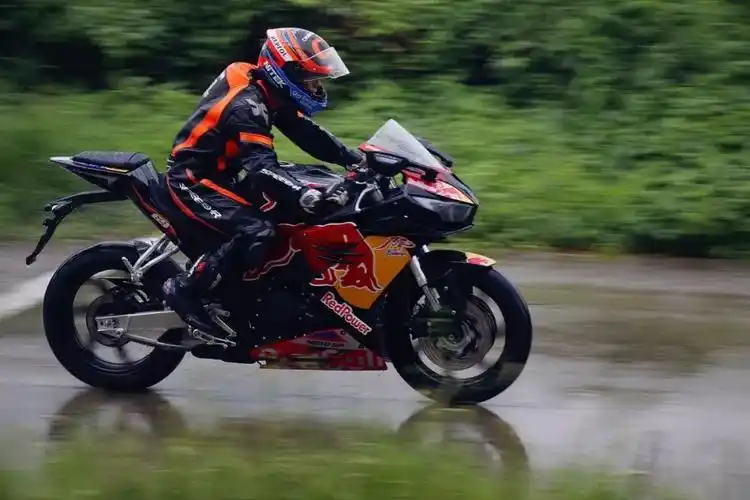 25800元,配日清卡钳宗申发动机铝合金摇臂的跑车 - 诺马刀锋400跑车