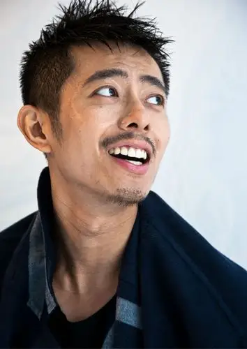 柳明明冬日写真曝光 自由随性尽显雅痞风范|柳明明|写真|风范_新浪新