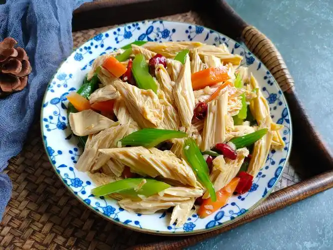 年夜饭凉菜先上桌,推荐6道凉拌菜,清脆爽口,比大鱼大肉受欢迎