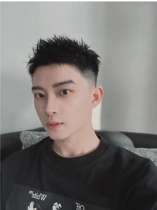 寸头 今夏最火男士发型有哪些?寸头分头精神时尚,潮流染发很吸引眼球