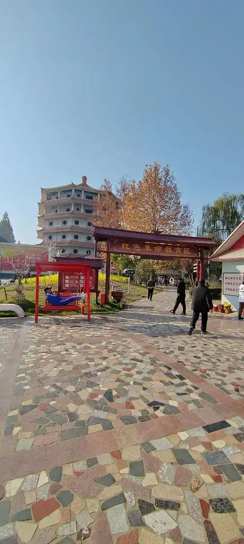 南街村是中国十大名村,著名红色旅游景点,全国农业旅游示范点, - 抖音