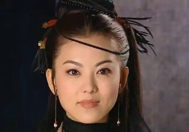 她是《天天向上》的主持人,和何炅一起配合的十分默契;《快嘴李翠莲》