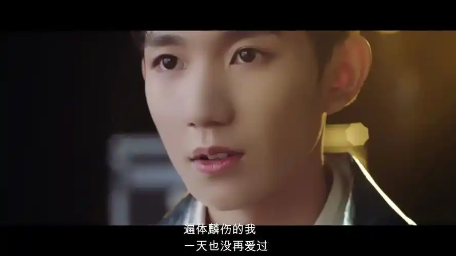 王源翻唱超火《那女孩对我说》,深情不舍,歌声温暖