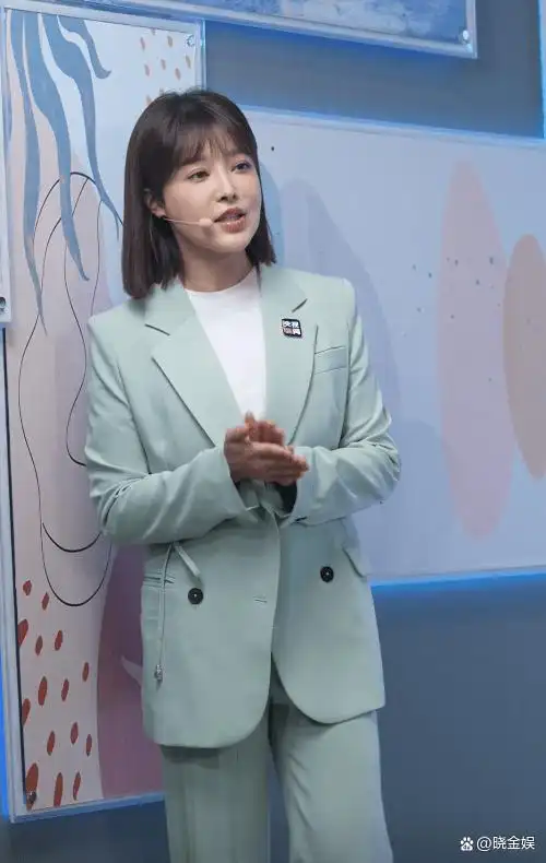 是央视新闻联播的常客,但从胡蝶这次的做法来看,无论是长相还是主持人