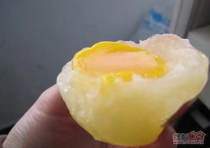 山东现橡皮鸡蛋 煮熟蛋黄能弹20厘米
