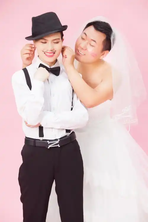 近日一组80后夫妻反串婚纱照爆红网络 - 白痴天才 - 图虫