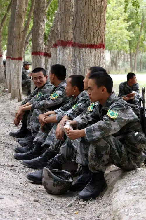 我军首次整建制赴高原寒区实兵演练拉开战幕