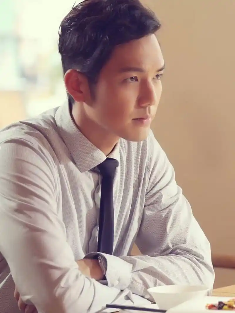 和唐嫣比较有cp感,钟汉良虽然和内地明星比起来,已经非常注重保养了