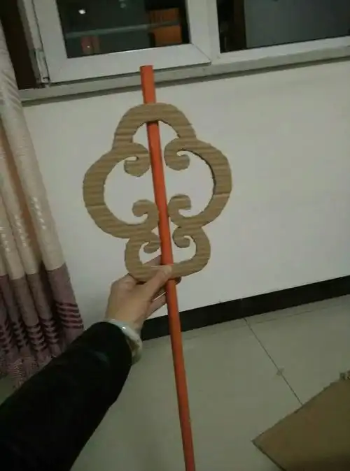 棍子是坏掉的晾衣杆