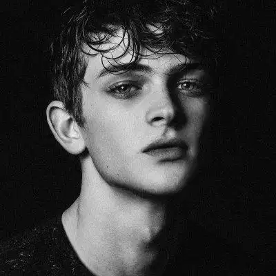 寻欢/欧美黑白男头/我在等你_男生头像_我要个性网