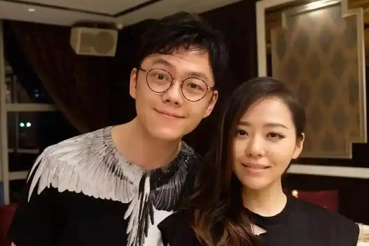 回顾张靓颖深爱15年的男人骗光6亿身家离婚5年后两人天差地别