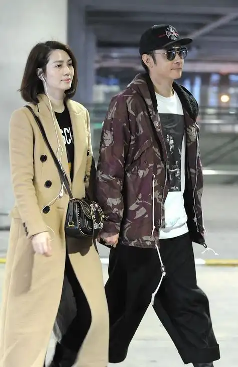 洪欣生图真抗打,半百年纪未施粉黛依旧女神范,张丹峰真娶到宝了