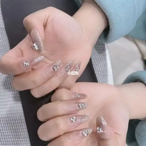 腮红带钻长款甲片美甲