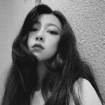 头像女生黑白伤感霸气眼神相撞那刻你的微笑
