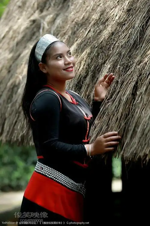 《靓丽佤族黑珍珠》 出镜:棒棒 摄影:开口笑 - 美篇