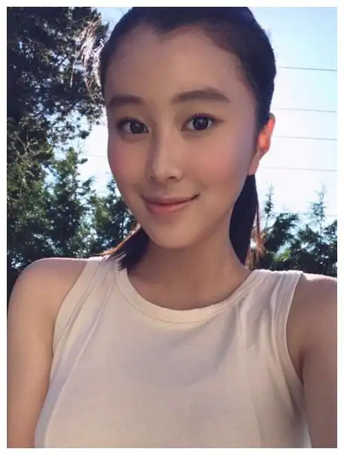 杨子前妻陶虹和女儿上热搜,网友:母女两人和黄圣依"神似"!
