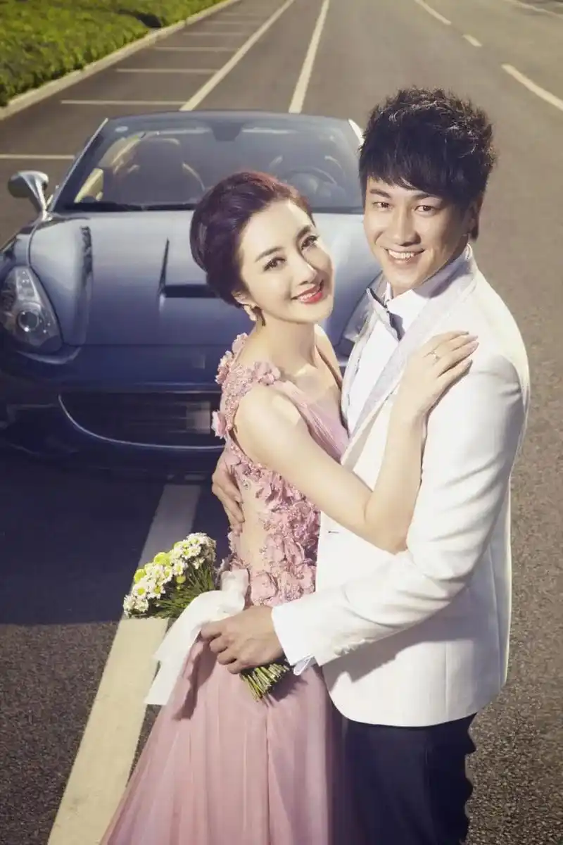 何润东老婆初中学历,从销售员到明星爱妻!这个女人凭什么?看完 - 抖音