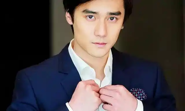 三 白 眼 ,四 白 眼三白眼四白眼的男人,通常非常强势霸道.