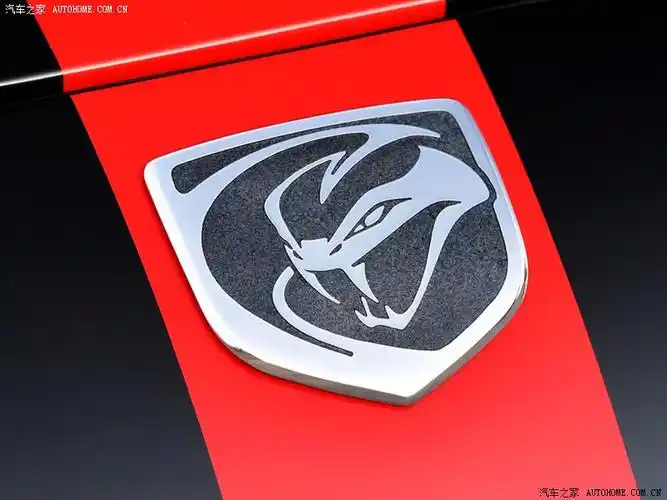 展开全部 两种可能: 道奇·蝰蛇跑车的车标