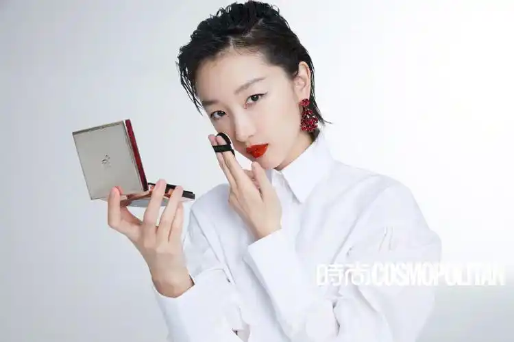 周冬雨超a宝石妆