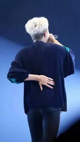 权志龙"背影"合集【一】 cr.