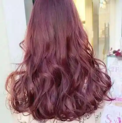 酒红色头发图片2