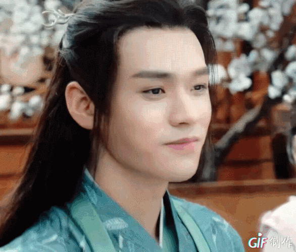 只看了半分钟我就被阿絮的可可爱爱歪头杀.gif杀击中了(.