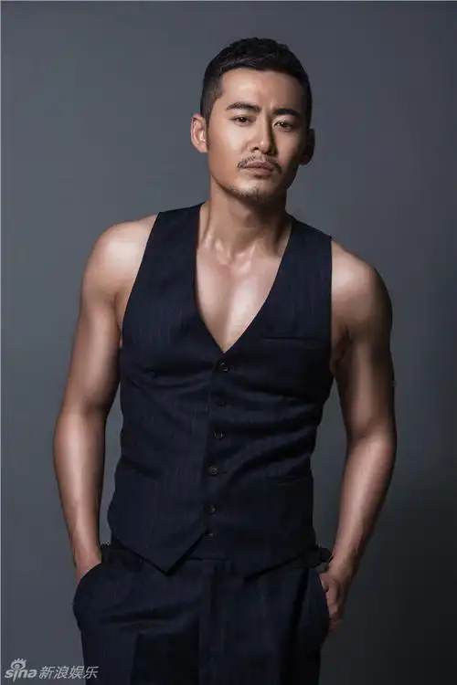 组图:魏巍型男写真曝光 霸气外露秀性感肌肉_高清图集_新浪网