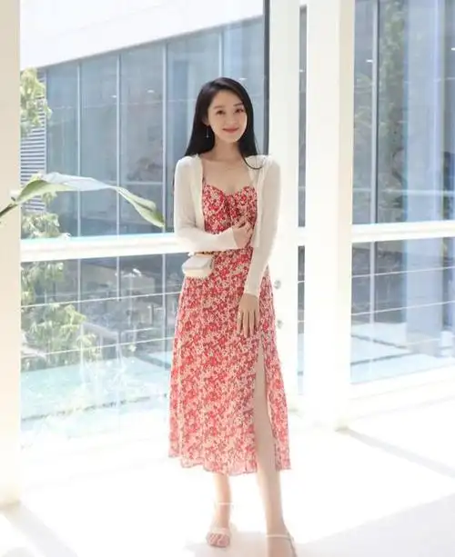 穿针织衫搭配碎花裙甜美不失女人味温柔淑女让人一眼心动