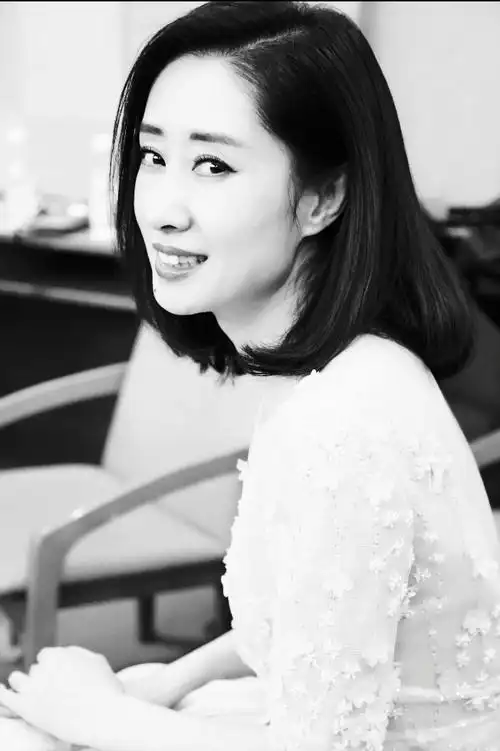 刘敏涛个人资料:30岁嫁入豪门,独守空房7年,离婚后独自带娃44岁翻红