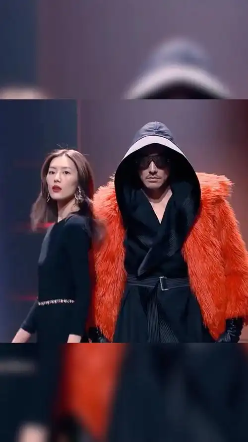 刘雯胡兵同台走秀不愧是超模满屏都是腿气场全开