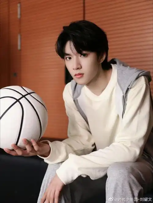 新声唱作人刘耀文##刘耀文无限超越班