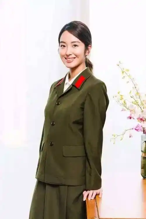 有知名博主在回复网友评论时爆料电影《芳华》的女主角杨采钰已与其57