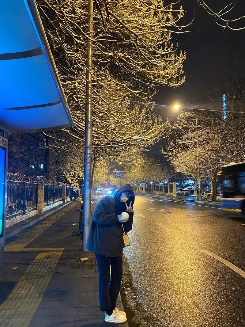 你可以保存我的照片发朋友圈说这是你最爱的宝宝嘛