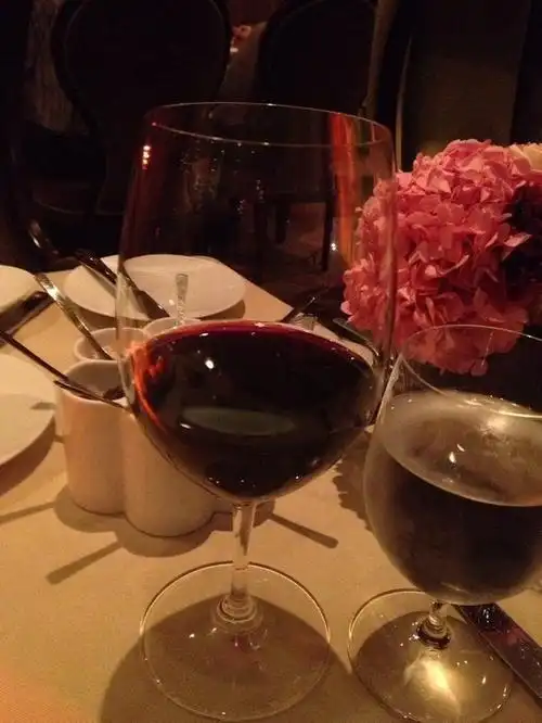 点了一杯酒很贵 一杯都要20多了