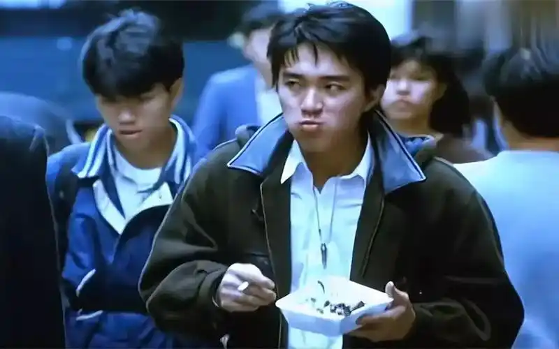 当年简单的一份盒饭 被星爷吃出了多少人的辛酸与无奈