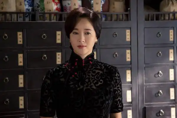 娱乐 电视剧 > 《台湾往事》左小青一人分饰两角成看点,阿梅人物太